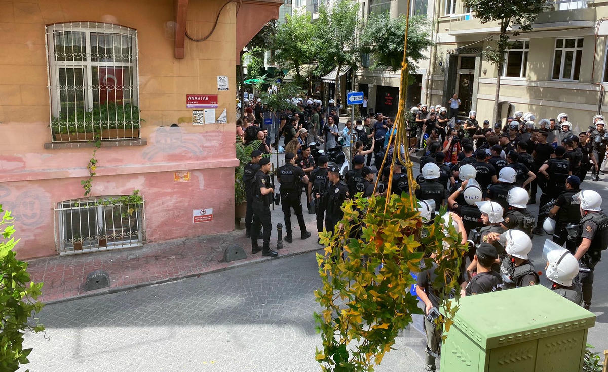 Onur Yürüyüşü'nde 373 gözaltı